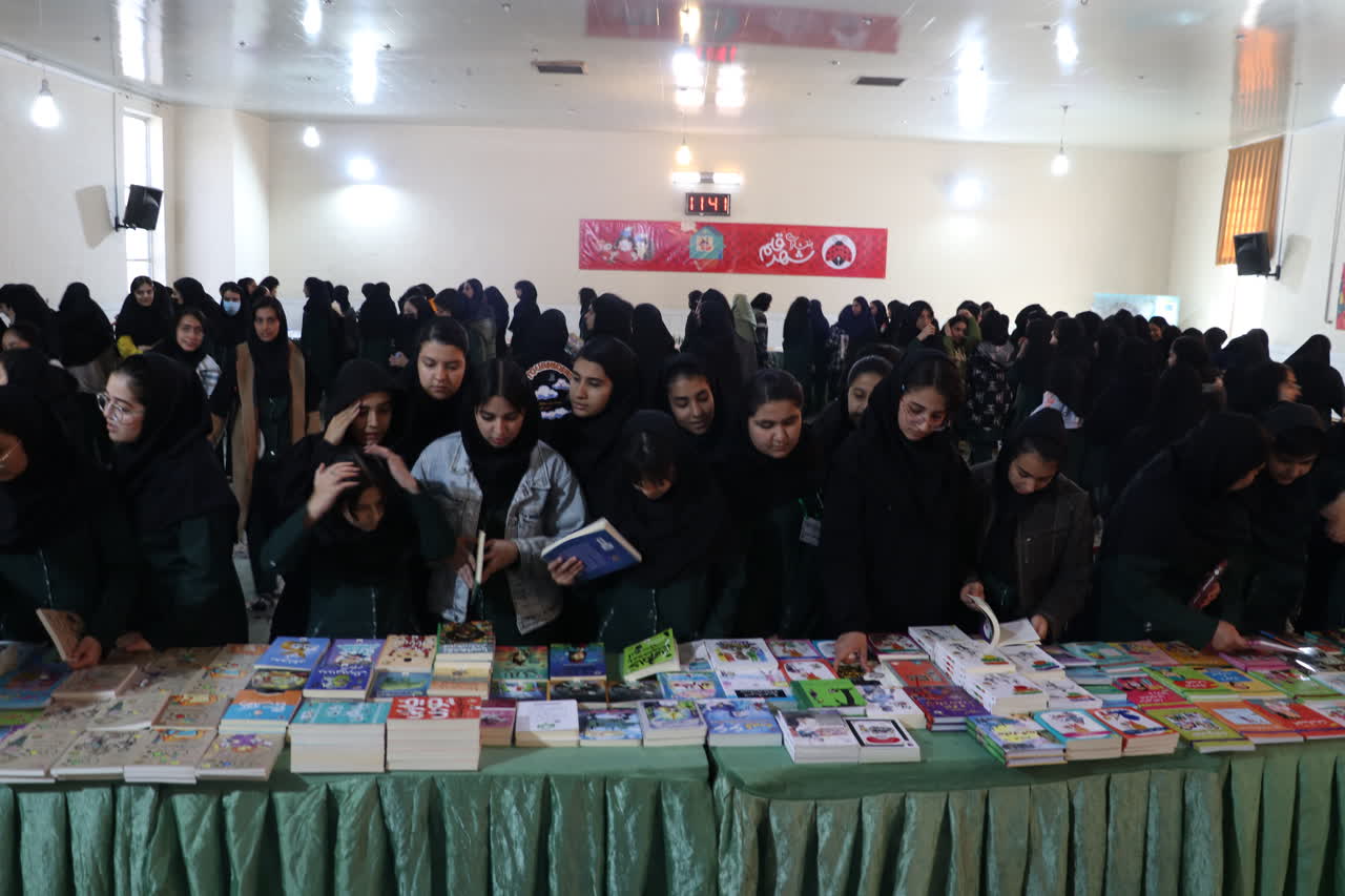 آغاز به کار نمایشگاه بزرگ کتاب کودک و نوجوان در یزد