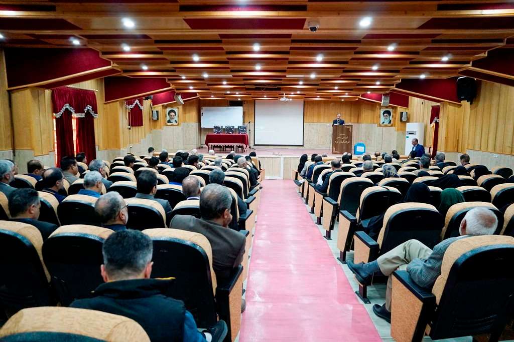 رئیس انجمن اسلامی معلمان استان یزد با تاکید بر لزوم مهرورزی و دوری از رفتار های افراطی در مدارس:  بهترین گزینه برای ایجاد ایمان، توسعه مهربانی و مهرورزی است