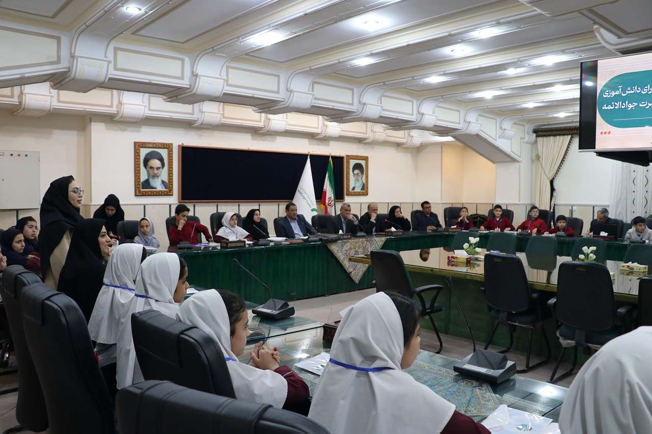 هم اندیشی اعضای شورای دانش آموزی مجتمع آموزشی حضرت جوادالائمه(ع)